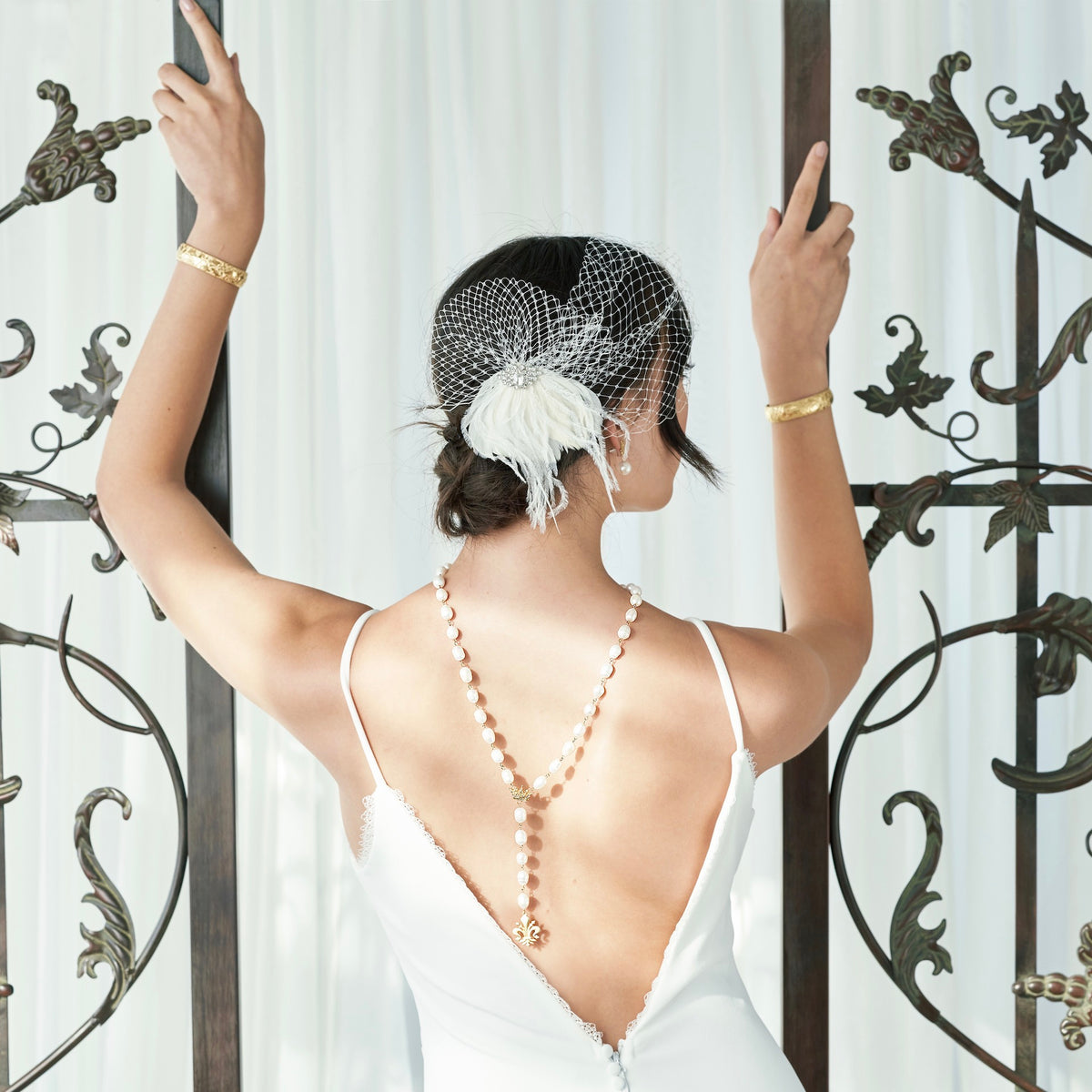 Acanthus Crown Pearl Lavalier Necklace