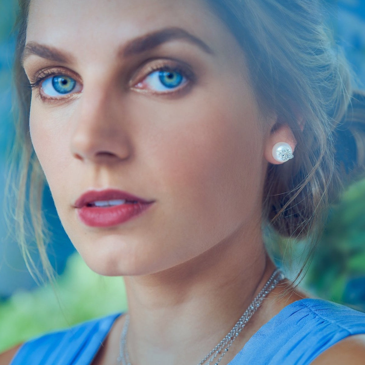 Bee Pearl Stud Earrings