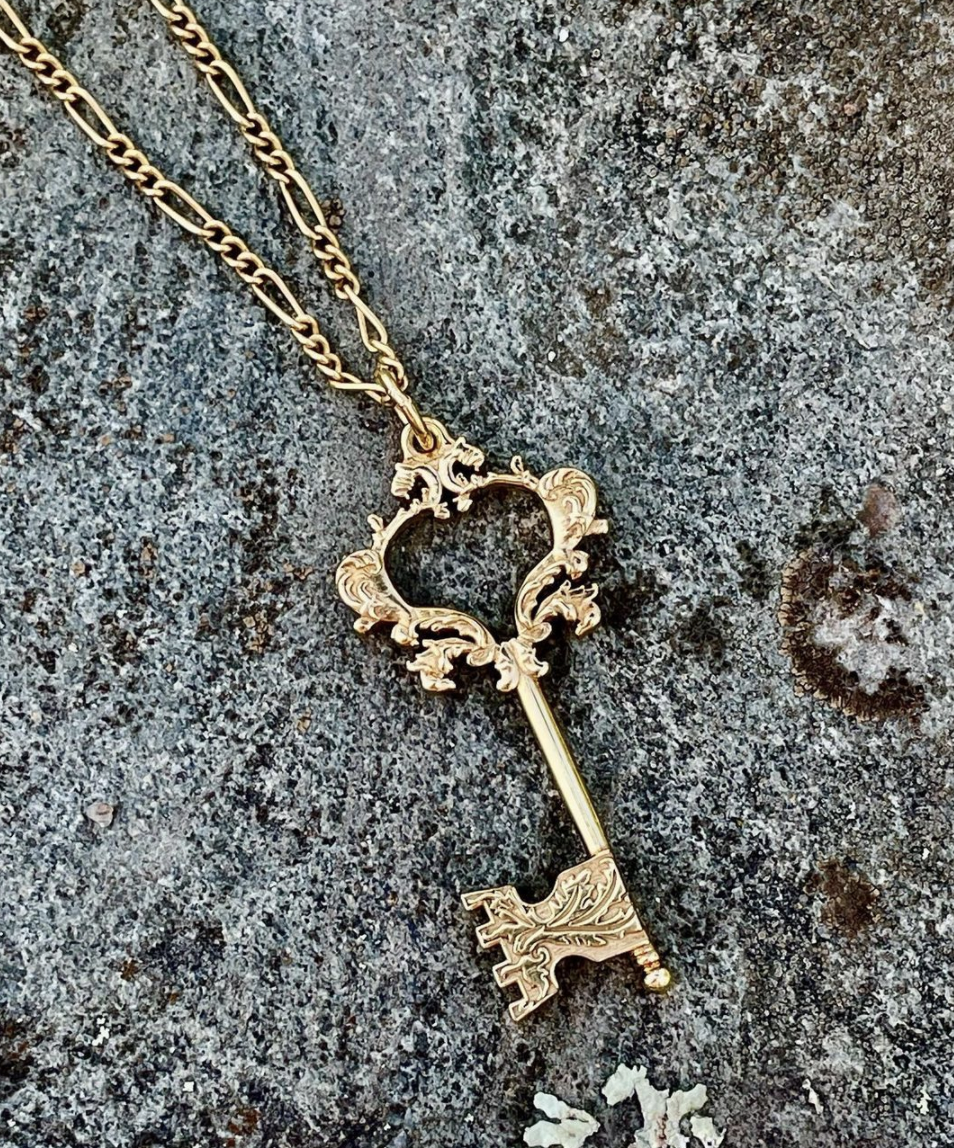 Gold Heart Key Necklace Open Heart Key Pendant 14K Gold -  Norway